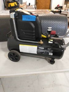 lot 36 image: HUSKY 8G 150 PSI Hotdog Air Compressor