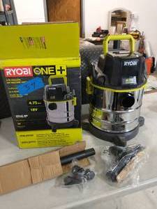 lot 34 image: Ryobi 4,75 gal 18v wetdry vac (coordless)