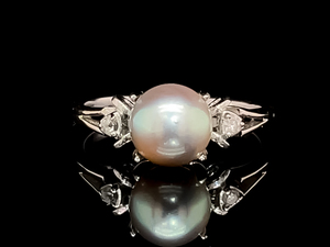 lot 55 image: Gorgeous Silver Pearl and Diamond Estate Ring in 14k White Gold $925 Retail