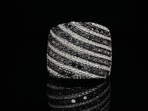 lot 61 image: 1.00 Carat Black Diamond Estate Ring $1,100 Retail VIDEO