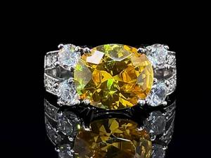 lot 73 image: Brilliant and Bright Statement Estate Ring VIDEO