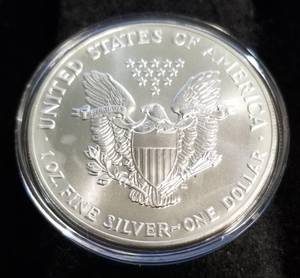 lot 25 image: 1991 AMERICAN SILVER EAGLE 1 TROY OZ. .999 FINE SILVER IN AIRTITE