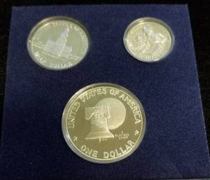 lot 48-A image: 1976 BICENTENNIAL US MINT SILVER COIN SET (3 COINS)