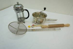 lot 3 image: Kitchen tools