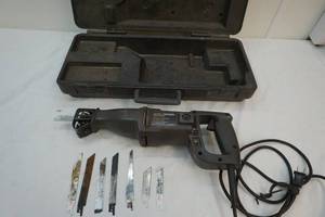 lot 26 image: Reciprocating saw, blades