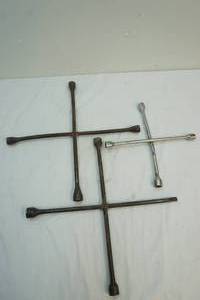 lot 62 image: Tire irons
