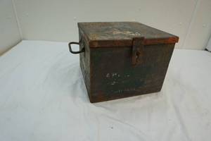lot 77 image: metal box