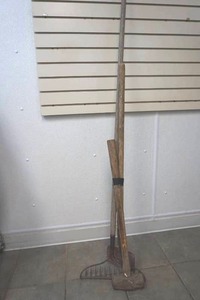 lot 87 image: yard tools