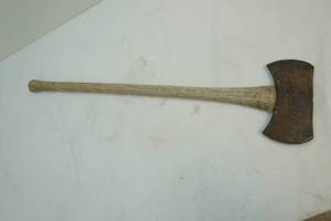 lot 90 image: vintage true temper Kelly  works ax