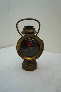 lot 116 image: vintage Never out safety lamp
