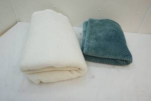 lot 118 image: blankets
