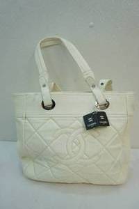 lot 140 image: Chanel handbag