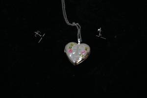 lot 157 image: Necklace, earrings