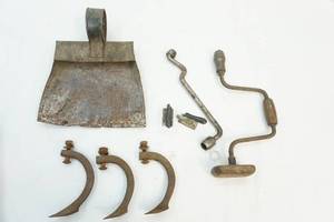lot 184 image: Vintage tools