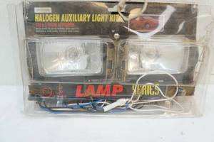 lot 201 image: Halogen light kit