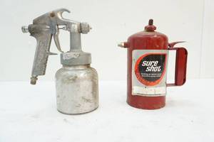 lot 214 image: Spray cans