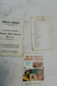 lot 273 image: Vintage booklets