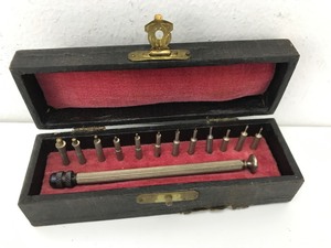 lot 7 image: Vintage - Watch Screwdriver  Bits
