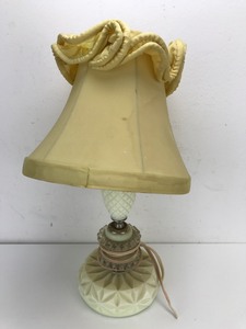 lot 19 image: Vintage - White Electric Table Lamp w Lamp Shade