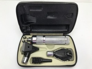 lot 26 image: Vintage - Welch Allyn Otoscope Ophthalmoscope Set #2