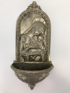 lot 30 image: Vintage - Holy Water Font