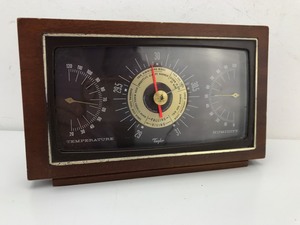 lot 37 image: Vintage - Genuine Mahogany - Taylor TemperatureHumidityWeather Gauge