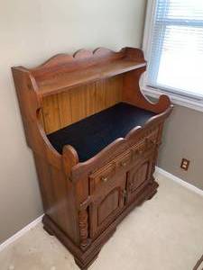 lot 311 image: Classic Wood Hutch