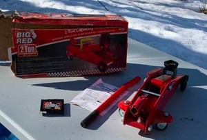 lot 323 image: Big Red 2 Ton Hydraulic Service Jack