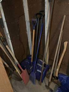 lot 372 image: Long Handled Yard & Garden Implements