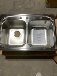 (2) ELKAY AVENUE UNDERMOUNT STAINLESS STEEL 32IN. OFFSET DOUBLE BOWL KITCHEN SINK. SEE PICTURES