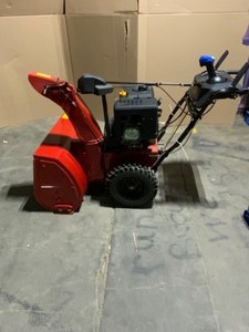 TORO POWER MAX HD 1030 OHAE 30 IN. 302CC TWO-STAGE GAS SNOW BLOWER WITH ELECTRIC START, TRIGGERLESS STEERING AND HAND WARMERS. SEE PICTURES