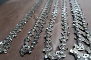 lot 8 image: CHAIN SAW CHAINS