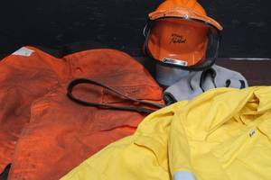 lot 11 image: SAFTY GEAR