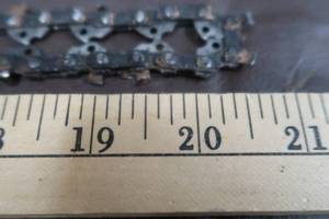 lot 12 image: CHAIN SAW CHAINS