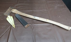lot 19 image: SPLITTING WEDGES WITH AXE