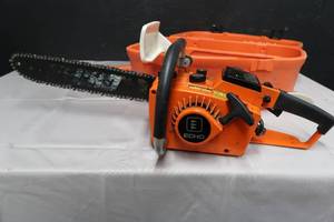 lot 15 image: CHAIN SAW