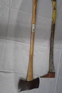 lot 23 image: AXE WITH PICKAROON