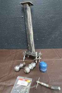 lot 47 image: AUTOMOTIVE, BALLS AND BRACKET