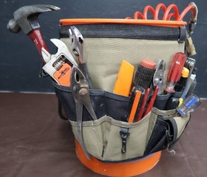 lot 58 image: TOOL ORGANIZER BUCKET WITH TOOLS