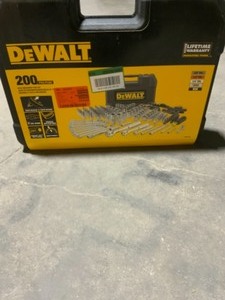 DEWALT 14 IN., 38 IN., AND 12 IN. DRIVE POLISHED CHROME MECHANICS TOOL SET (200-PIECE). SEE PICTURES