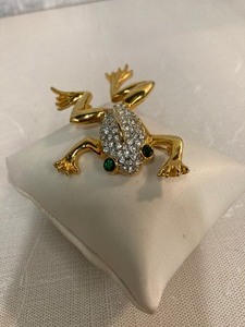 Gold Frog Pin