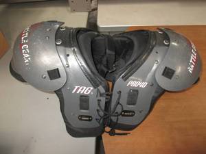 lot 64 image: Youth Size Large 12-13 Battle Gear...