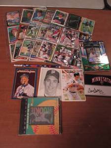 lot 66 image: Lot of baseball cards in protective...