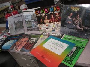lot 73 image: Large Stack of Vintage Collectible ...