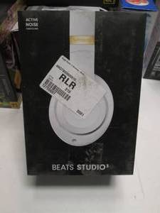 lot 136 image: Beats Studio3 Over the ear wireless...