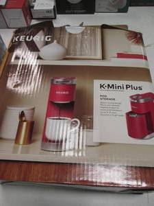 lot 145 image: Keurig k-Mini Plus Single Serve Cof...