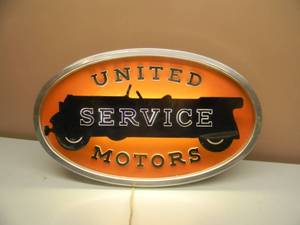 lot 1 image: Rare - 1947 General Motors United Service Motors single-sided light-up garage sign - STANDING OR HANGING LIGHTED SIGN - ORIGINAL - THIS PIECE IS AMAZING - VERY RARE - APPROX 26 BY 16 - SEE PICTURES