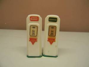 lot 41 image: VINTAGE CONOCO GAS PUMP SALT & PEPPER SHAKERS - RARE - NICE - SEE PICTURES