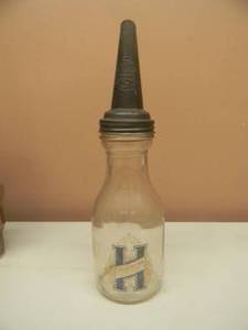 lot 77 image: VINTAGE HUFFMAN MFG. COMPANY GLASS SERVICE STATION MOTOR OIL BOTTLE WITH SPOUT - AWESOME PIECE - SEE PICTURES