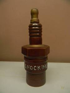 lot 80 image: VINTAGE ENESCO SHOCKING SPARK PLUG LIQUOR DECANTER BOTTLE - RARE - NICE - APPROX 10 - SEE PICTURES